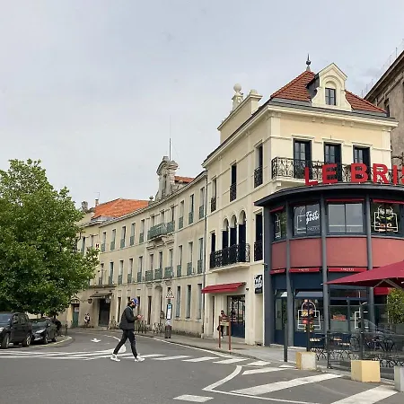 Le Bristol - Canal & Chenier, Proche Gare Daire