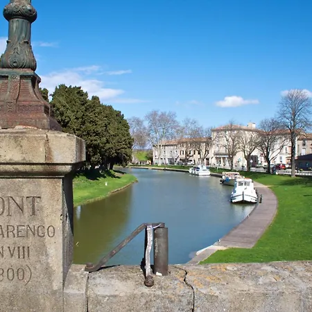 Le Bristol - Canal & Chenier, Proche Gare Daire